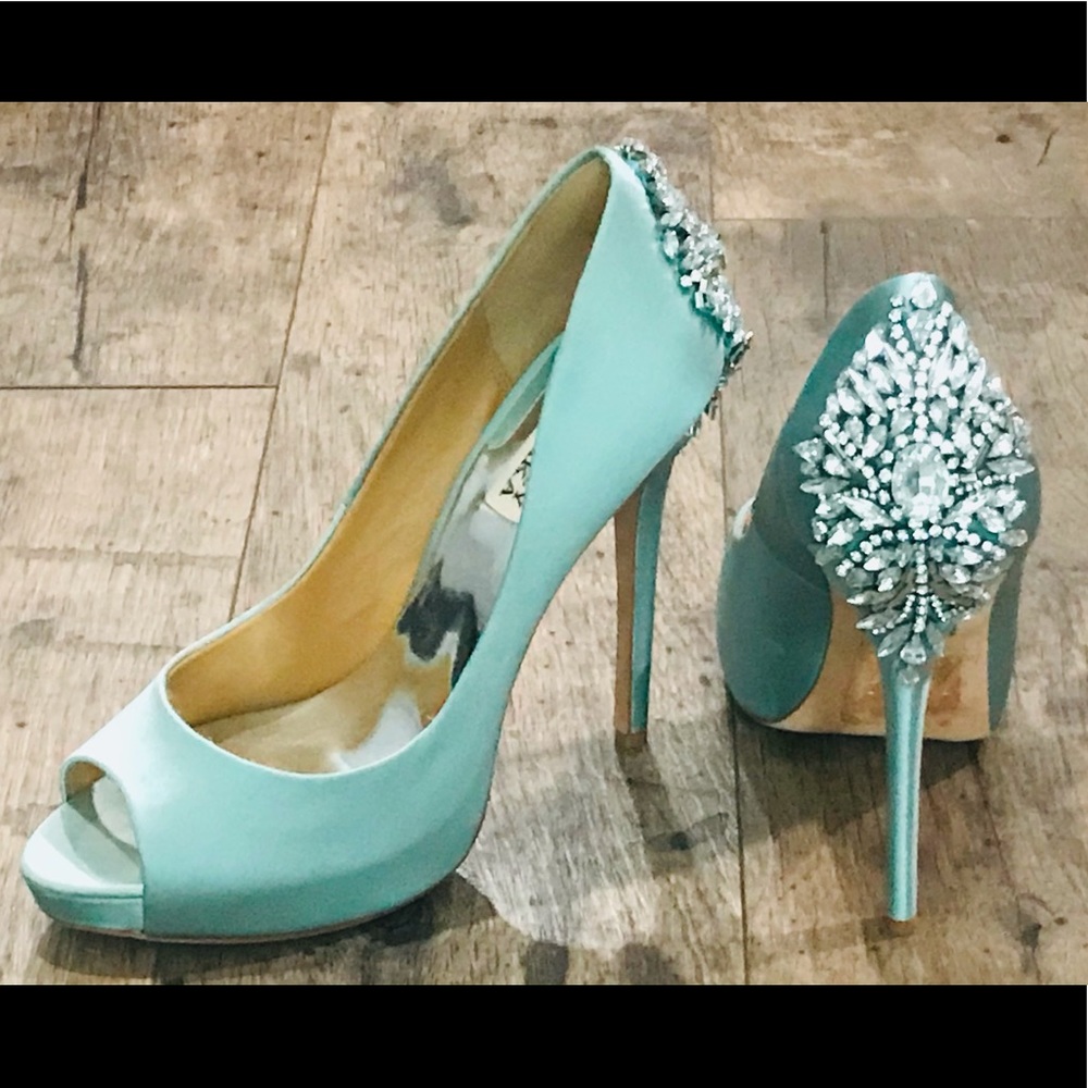 Badgley Mischka 💖 Embellished Peep-Toe
